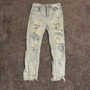 American Eagle light washed ripped boyfriend jeans size 8